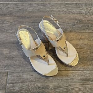 Guess Beige and Gold Women's Sandals